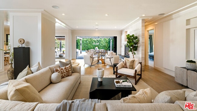 Building Photo - 720 Amalfi Dr