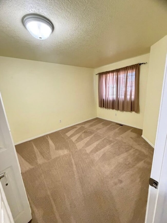 Building Photo - 1006 Frontier Ct