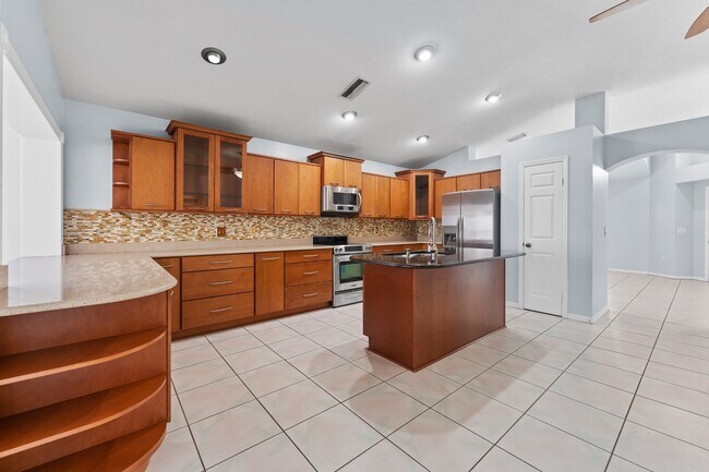 Building Photo - Absolutely stunning executive (LARGE) 3 BR / 2 BA / 2 Car Garage home in the highly sought after ...