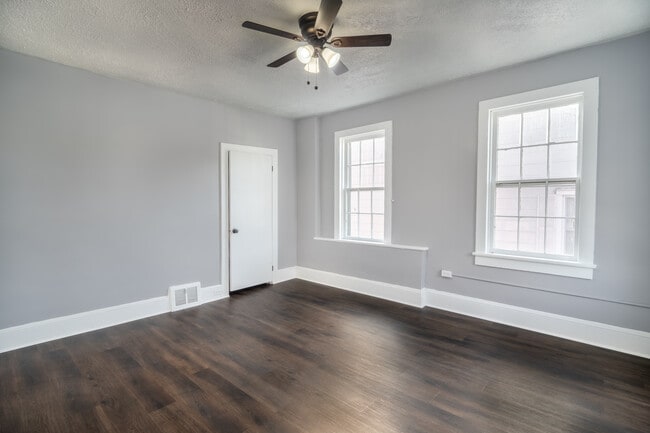 Building Photo - 934 Grand St