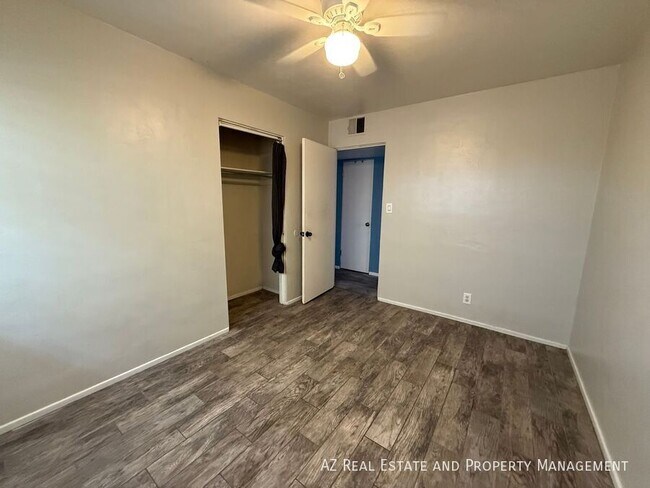 Building Photo - 1725 S Farmer Ave