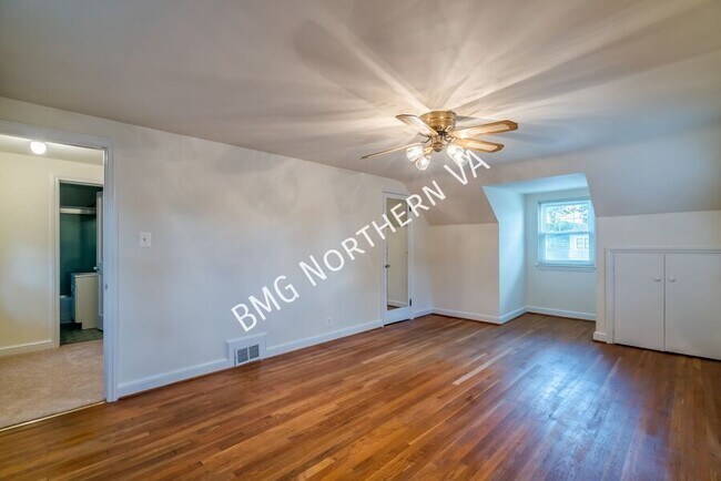 Building Photo - 2300 N Buchanan St