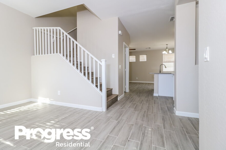 Building Photo - 111 N 65th Dr