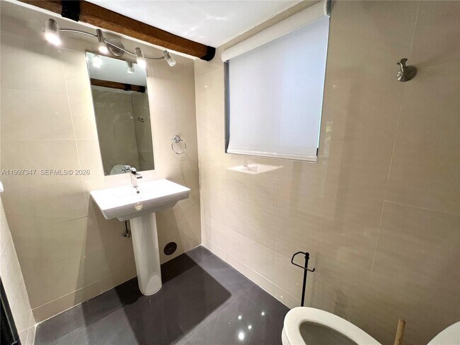 Building Photo - 9331 NW 48th Doral Terrace