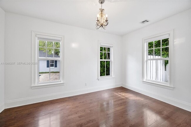 Building Photo - 285 NE 105th St