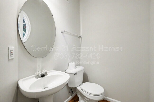 Building Photo - 968 Harrison Cir