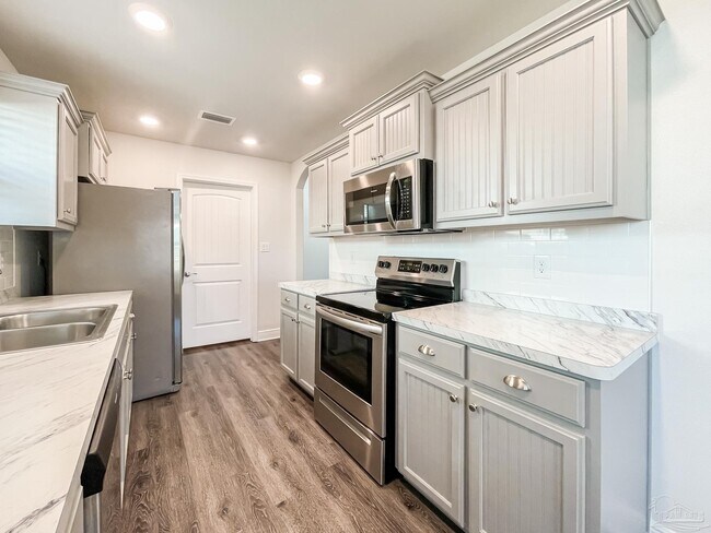 Building Photo - 12390 Pinfish Rd