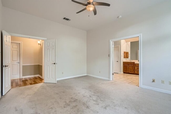 Building Photo - 9256 Scenic Bluff Dr