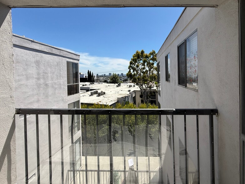 Balcony - 8530 Holloway Dr