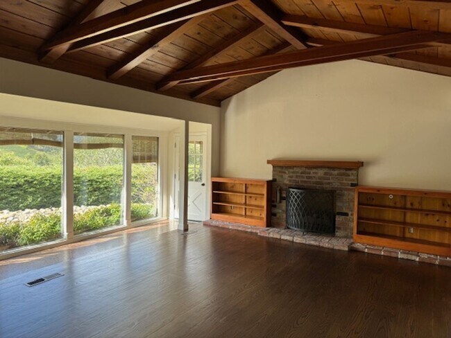 Building Photo - Wonderful 2 story home in Orinda