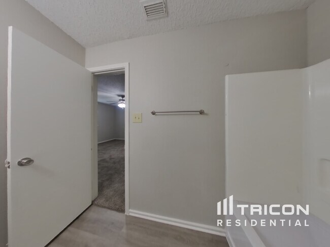 Building Photo - 8130 Ocean Meadow Dr