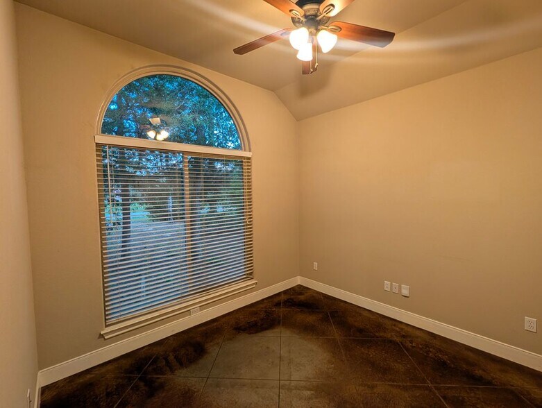Building Photo - 178 S Buckhorn Dr