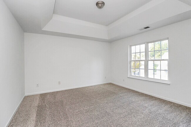 Building Photo - 1215 McAllister Dr