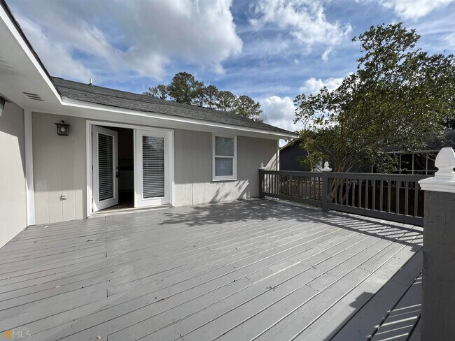 Building Photo - 2032 Robin Cir