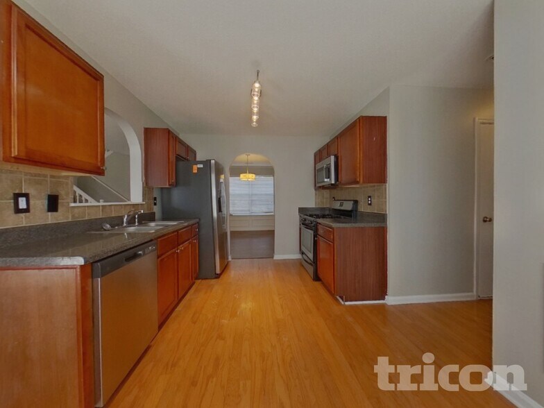 Building Photo - 6985 Borowood Ln