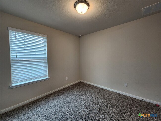 Building Photo - 1225 Ella Xing