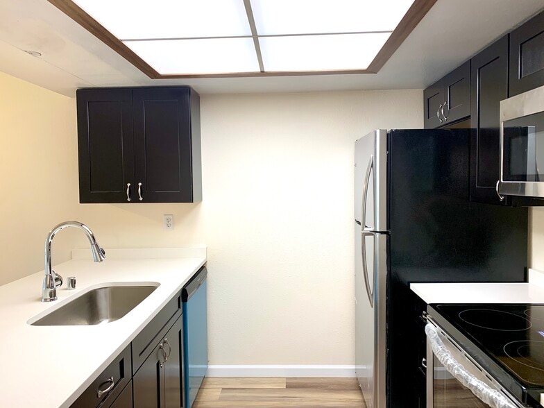 kitchen - 9350 Redmond Woodinville Rd NE