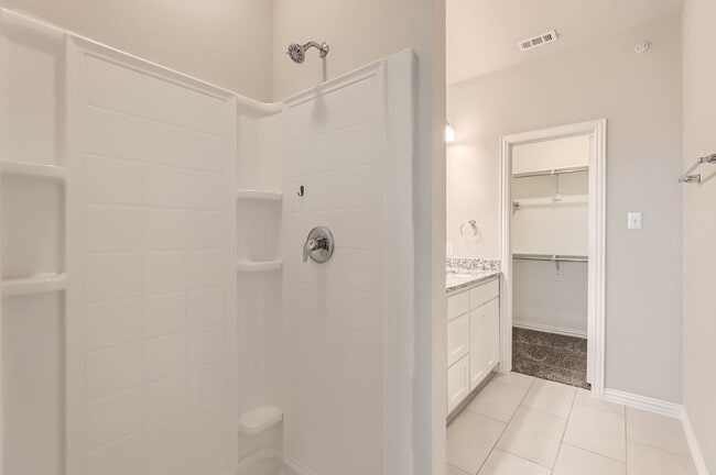 Building Photo - 301 E Lamar St