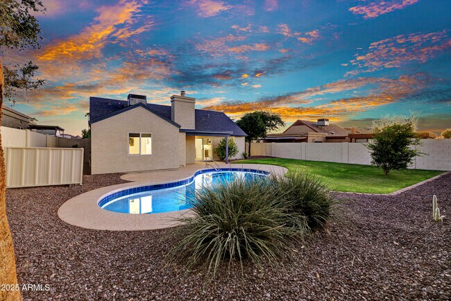 Building Photo - 1362 E Wickieup Ln