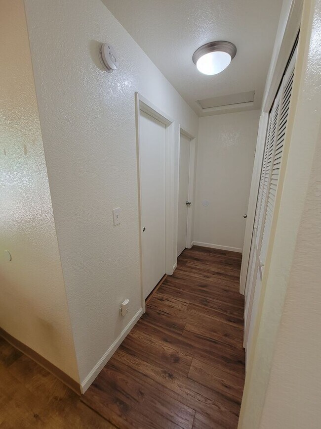 Building Photo - Two Story 3 Bedroom 2 Bath Condo in Chico for Rent!
