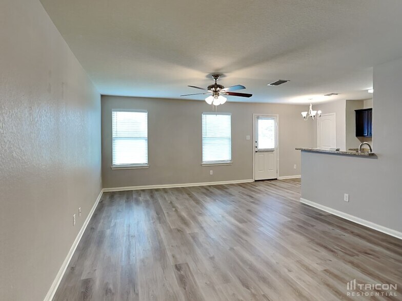 Building Photo - 7310 Canyon Lgt
