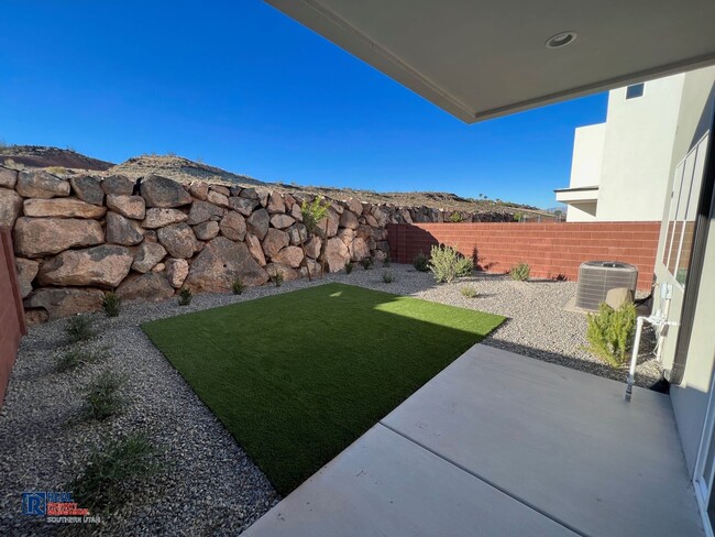 Building Photo - Desert Ridge Townhome