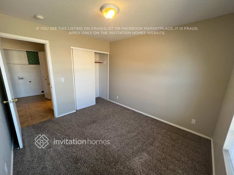 Building Photo - 504 N Hassett