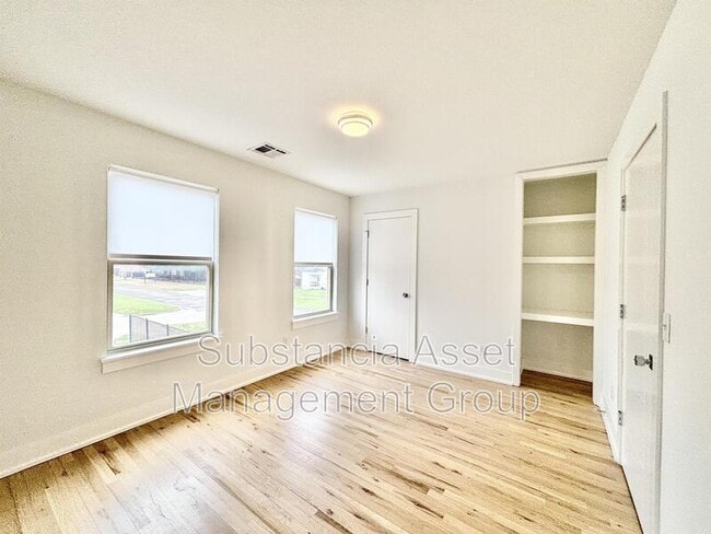 Building Photo - 2800 N McKinley Ave