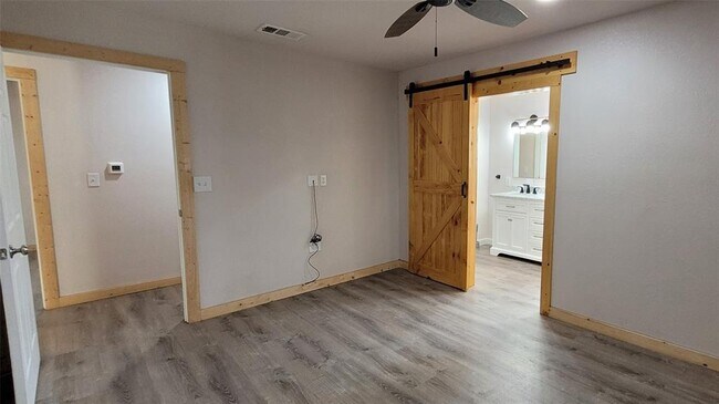 Building Photo - 9420 Greenwood Dr