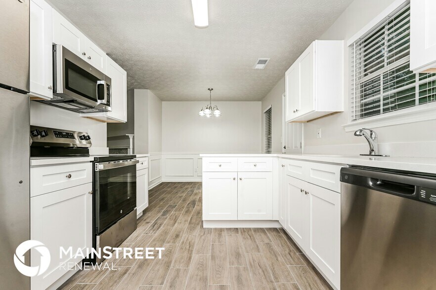 Building Photo - 4392 Chester Ln