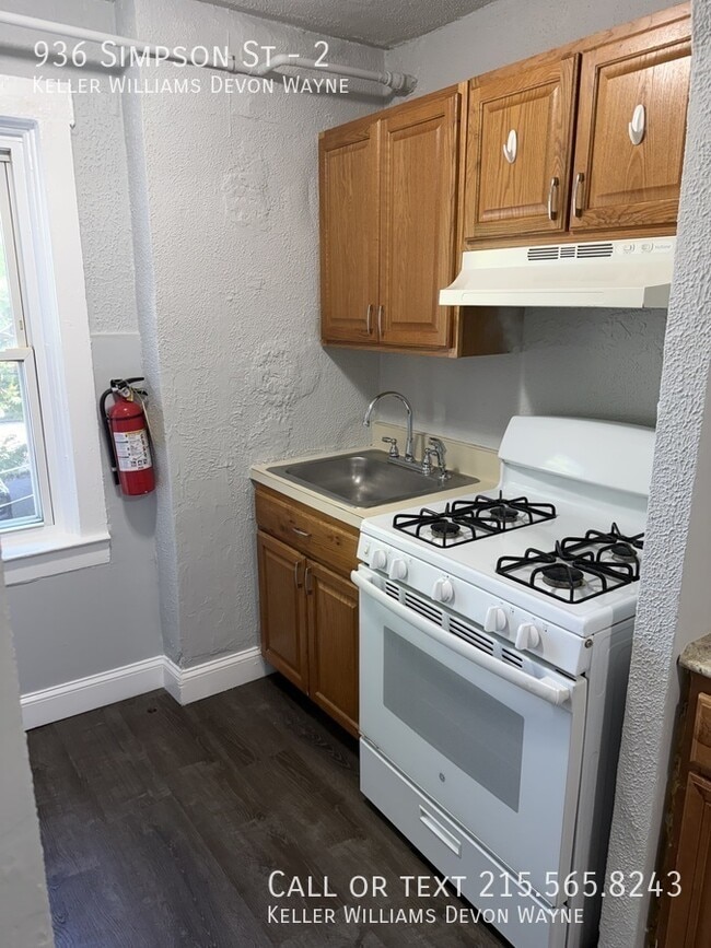 Building Photo - 936 Simpson St