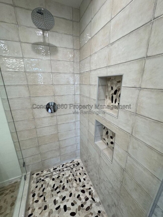 Building Photo - 6168 Briercrest Ave