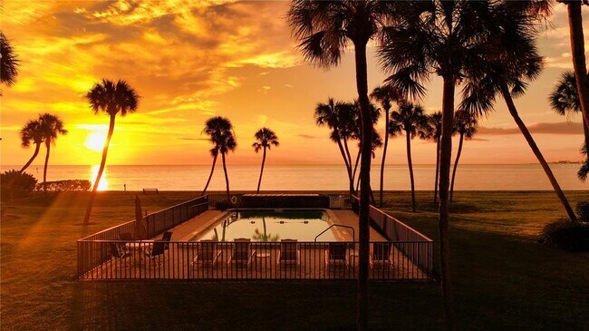 Building Photo - 4660 Ocean Blvd