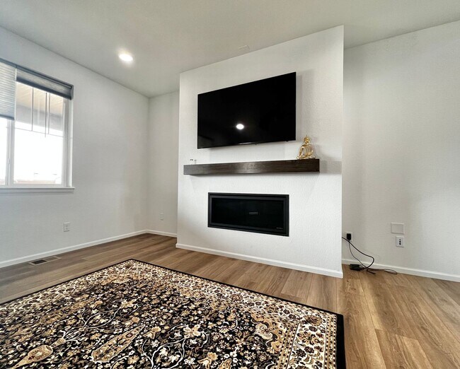 Building Photo - 5636 Bay Hl Dr