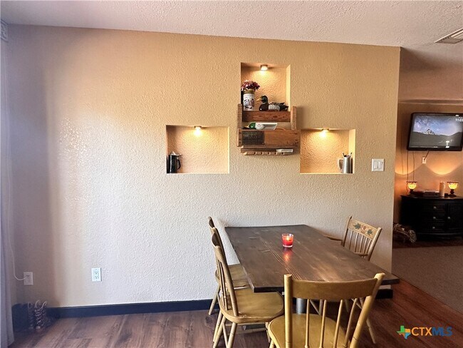 Building Photo - 421 Broadway St