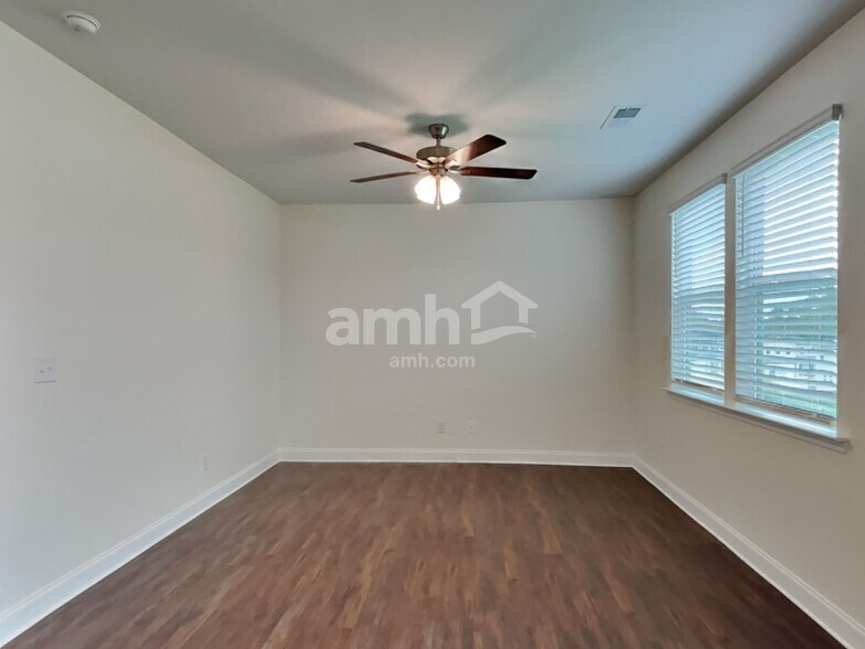 Building Photo - 130 Hazel Pk Dr