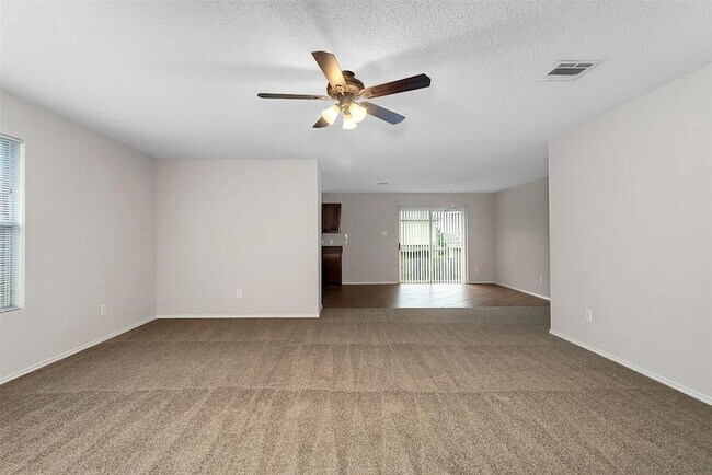 Building Photo - 2152 Laughlin Rd