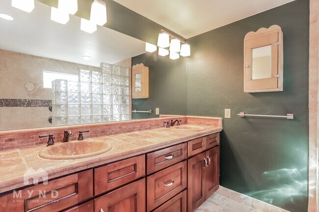 Building Photo - 5727 N PSO Ventoso