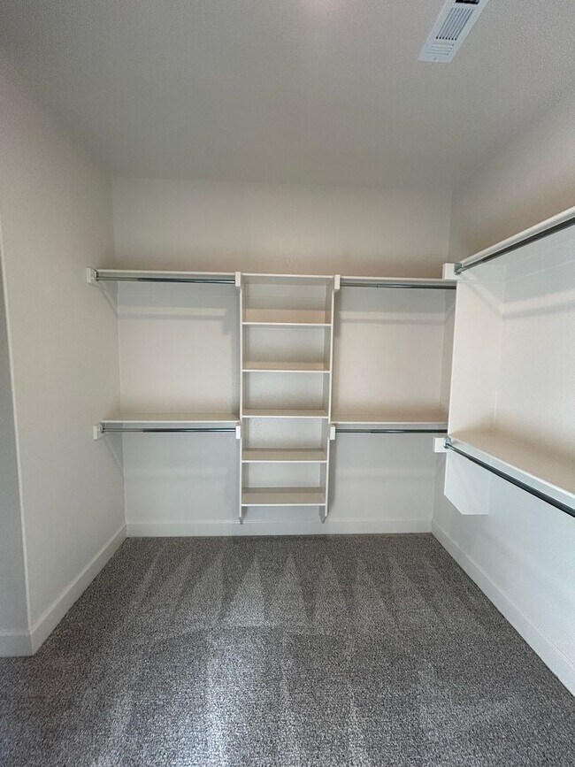 Building Photo - Beautiful Modern Home in Pea Ridge!