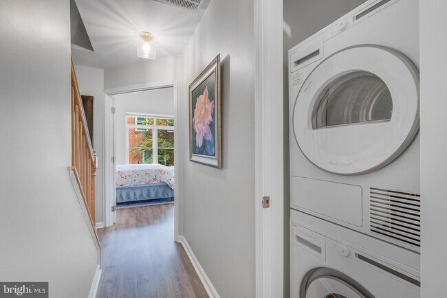 Building Photo - 1507 N Colonial Terrace