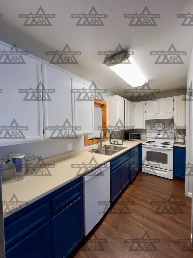 Building Photo - 28th Ave 1215-