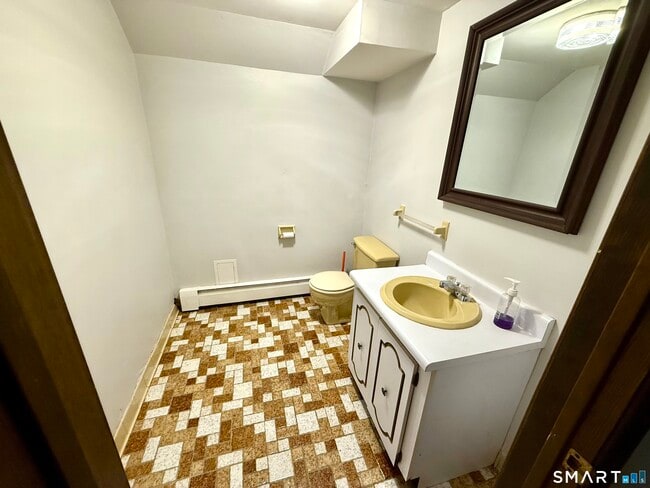 Building Photo - 27 White Oak Rd