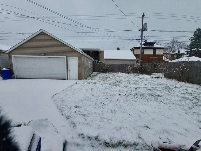 Building Photo - 1801 N Wisconsin St