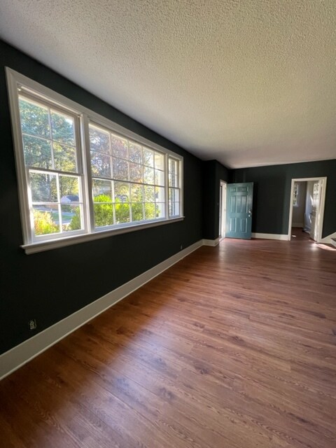 Building Photo - 913 Brookwood Dr