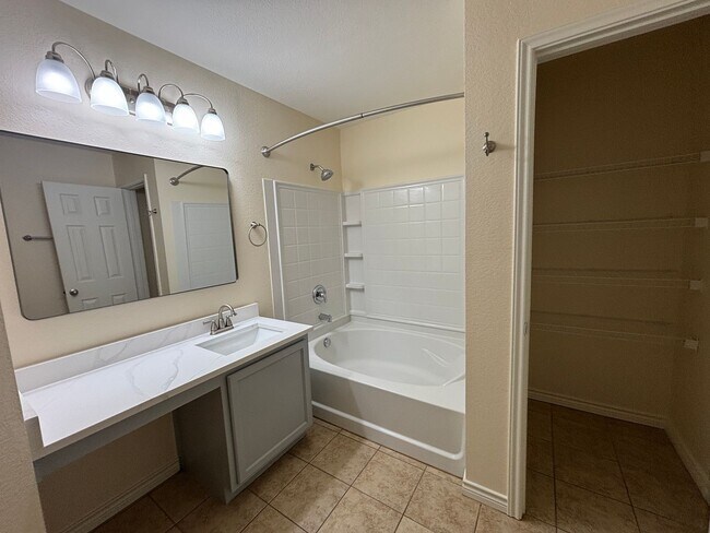 Building Photo - Spacious and Beautifully Maintained Arlington Home in Harris Ridge