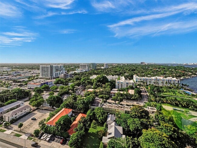 Building Photo - 601 NE 36th St