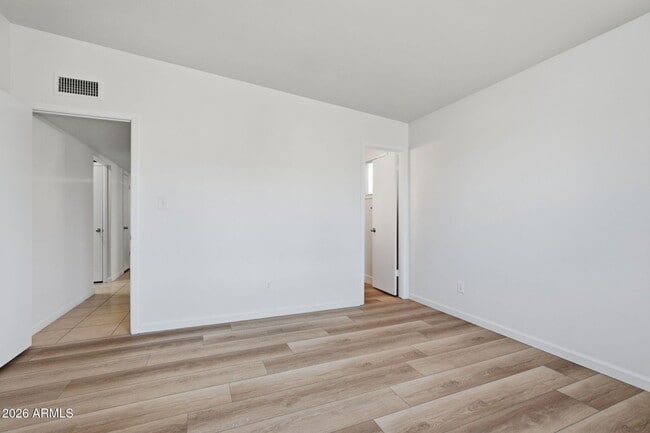 Building Photo - 2428 E La Jolla Dr