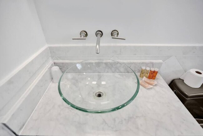 Building Photo - 37 Hendricks Isle