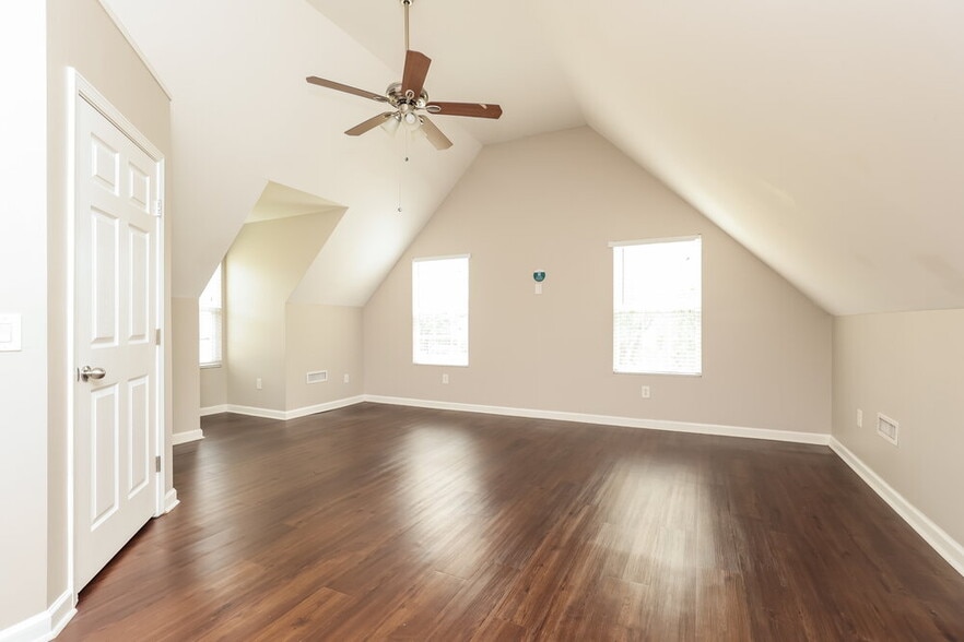 Building Photo - 222 Hermitage Dr