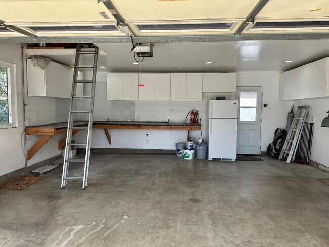 Building Photo - 2748 E Dorothy Pl
